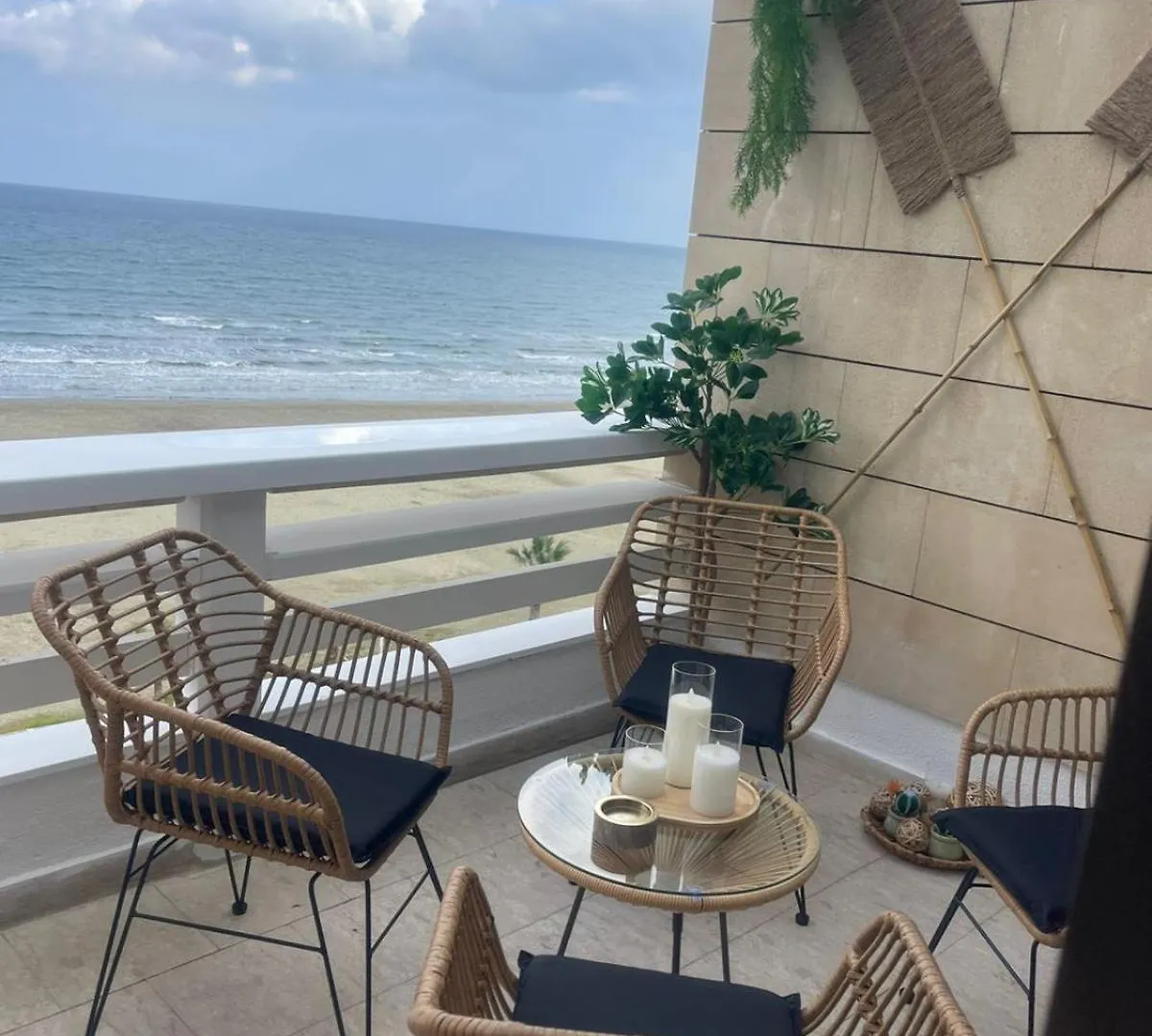 Lazuli Sea View Beachfront Ap 253 Lárnaka
