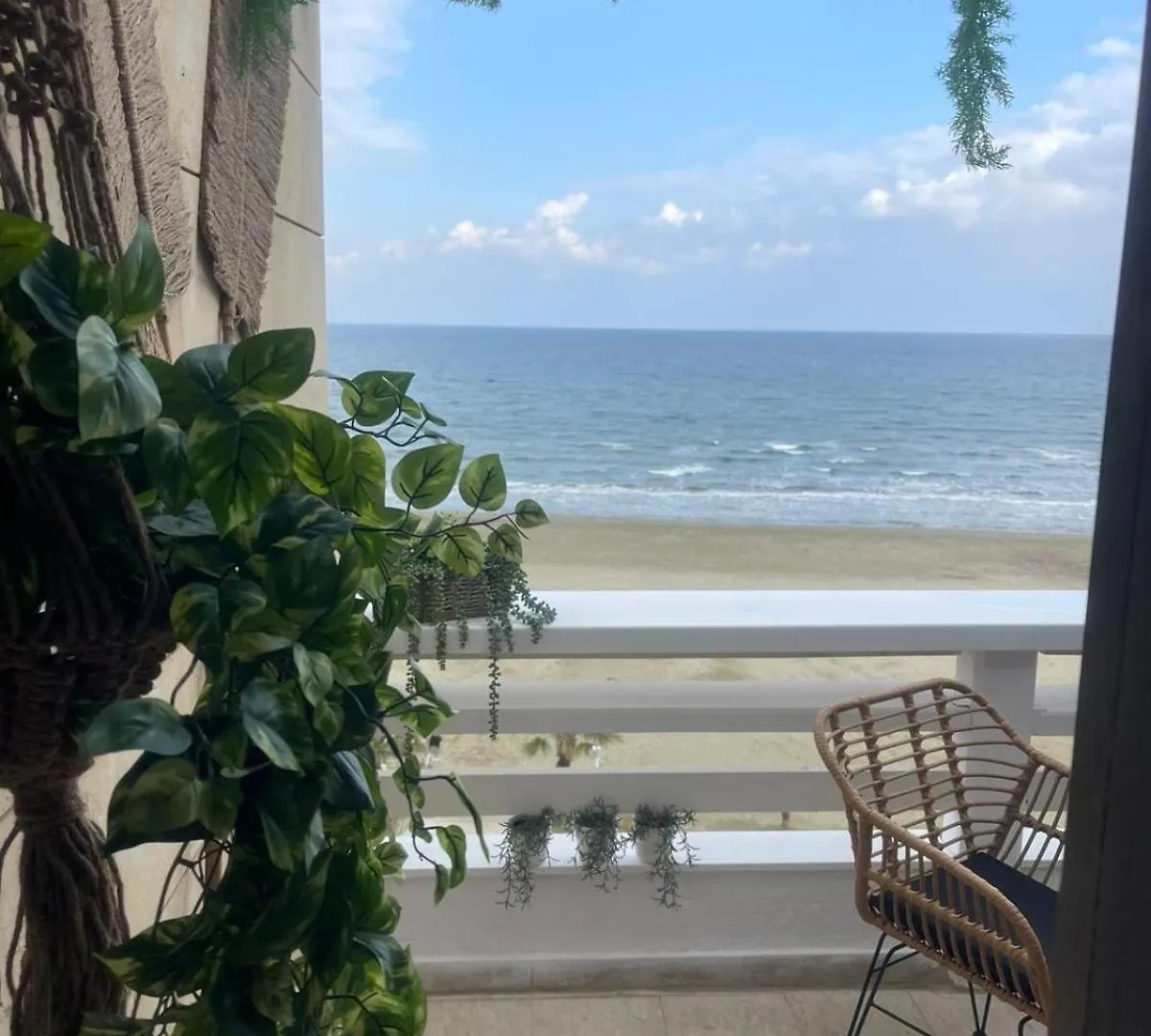 Lazuli Beachfront Apartment 253 Larnaca 0*,