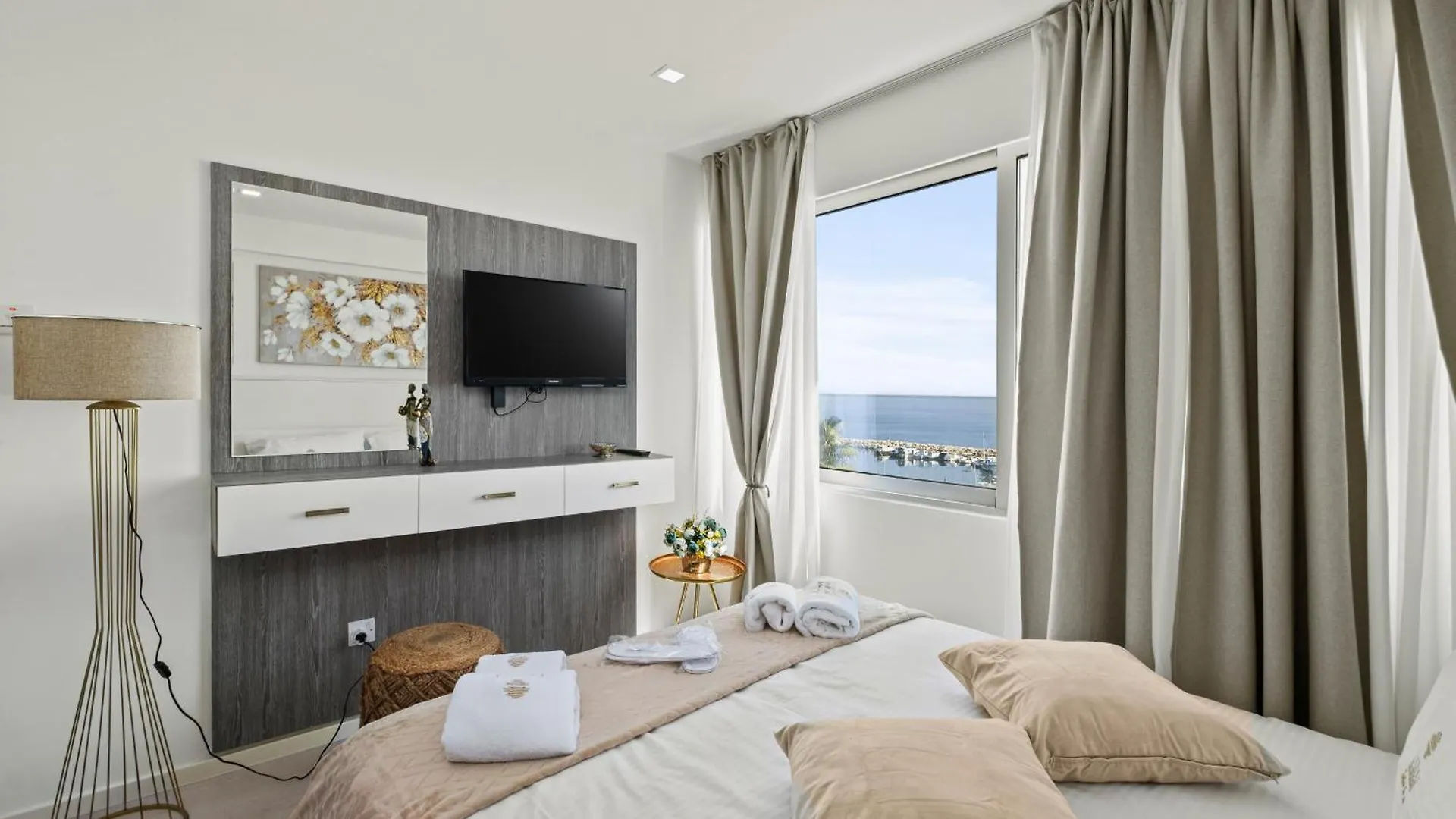 Lazuli Beachfront Apartment 253 Larnaca