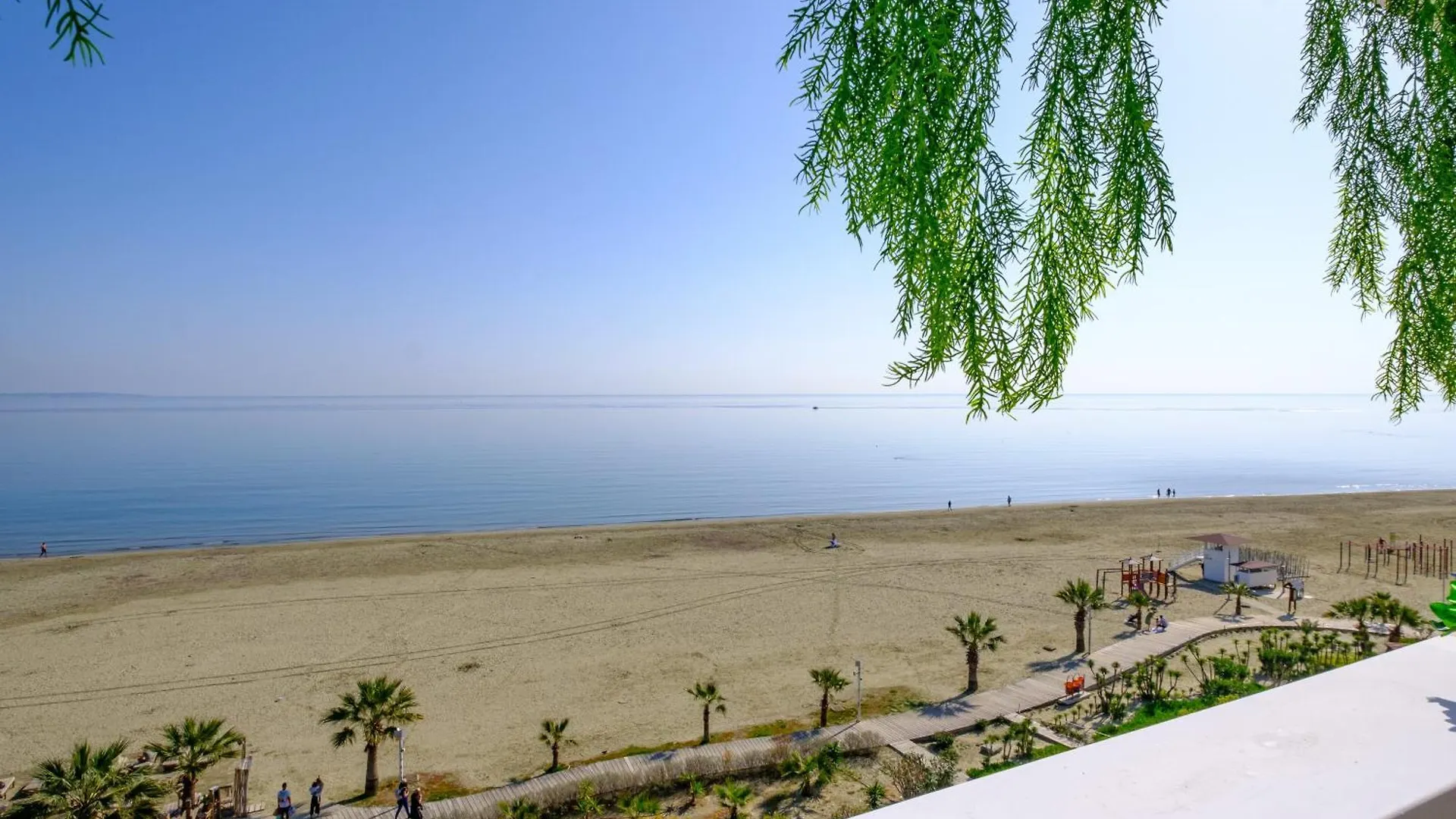 Lazuli Beachfront Apartment 253 Larnaca Cipru