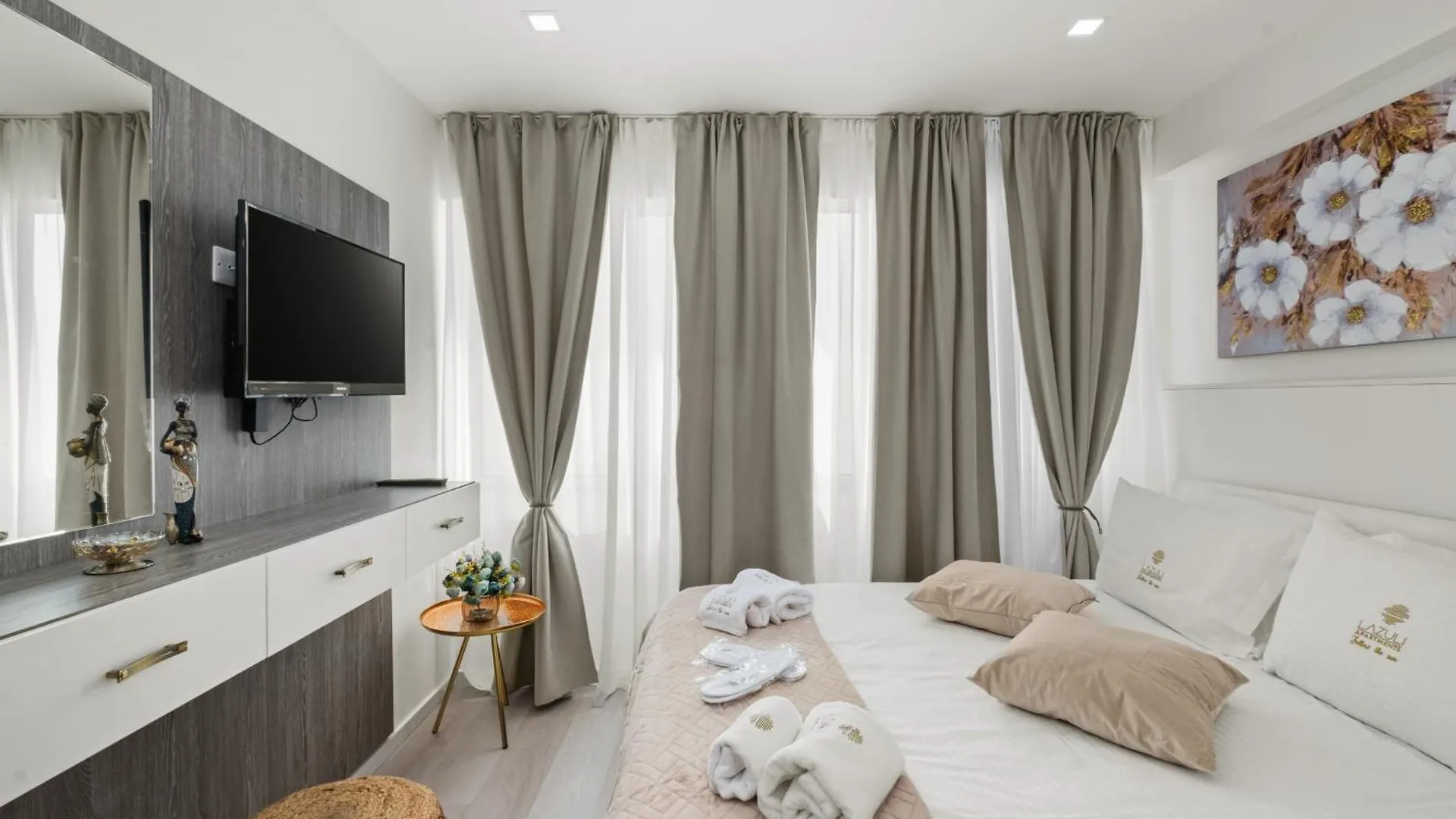 Lazuli Sea View Beachfront Ap 253 Lárnaka Apartman